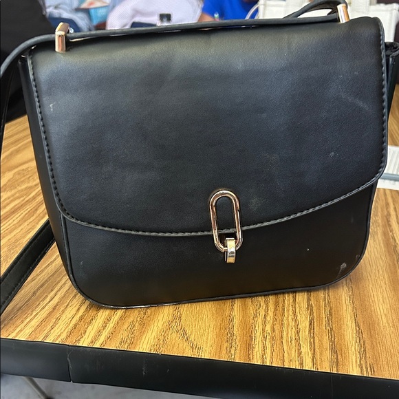 Elegant Black Crossbody Bag - Picture 1 of 1